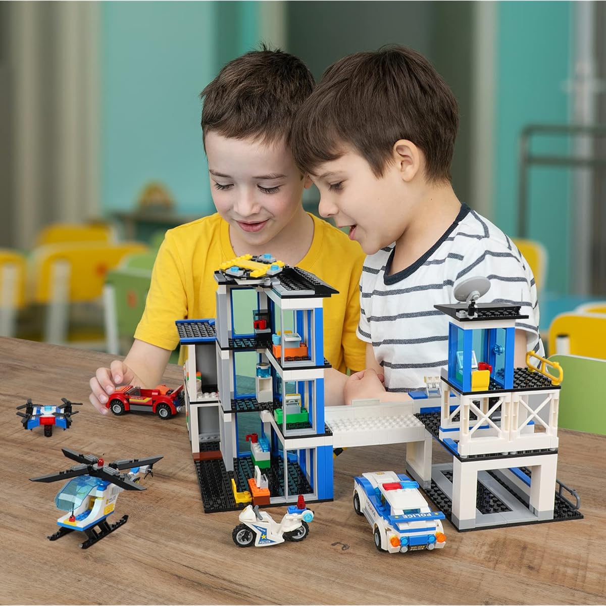 City Police Command Center Station 3-Story Building Kit Police Car Prison Watchtower Garage Helicopter Creative Building Blocks Toys Birthday Gift for Boys Ages 6-12 (879 Pieces)