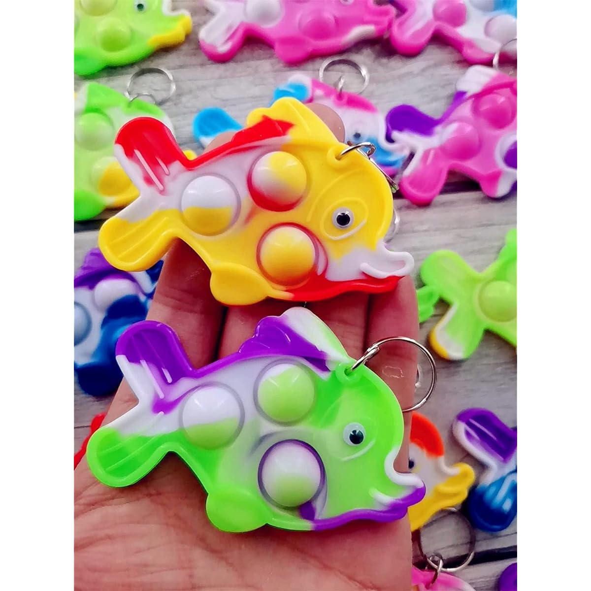 100 Pack Summer Presents Unique Mini Fish Assorted Fidgets for Kids Teacher Gifts Birthday Party Favors