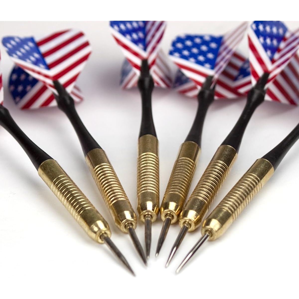 Tournament Bristle Dartboardセット – Includes 6 steel tip darts 。