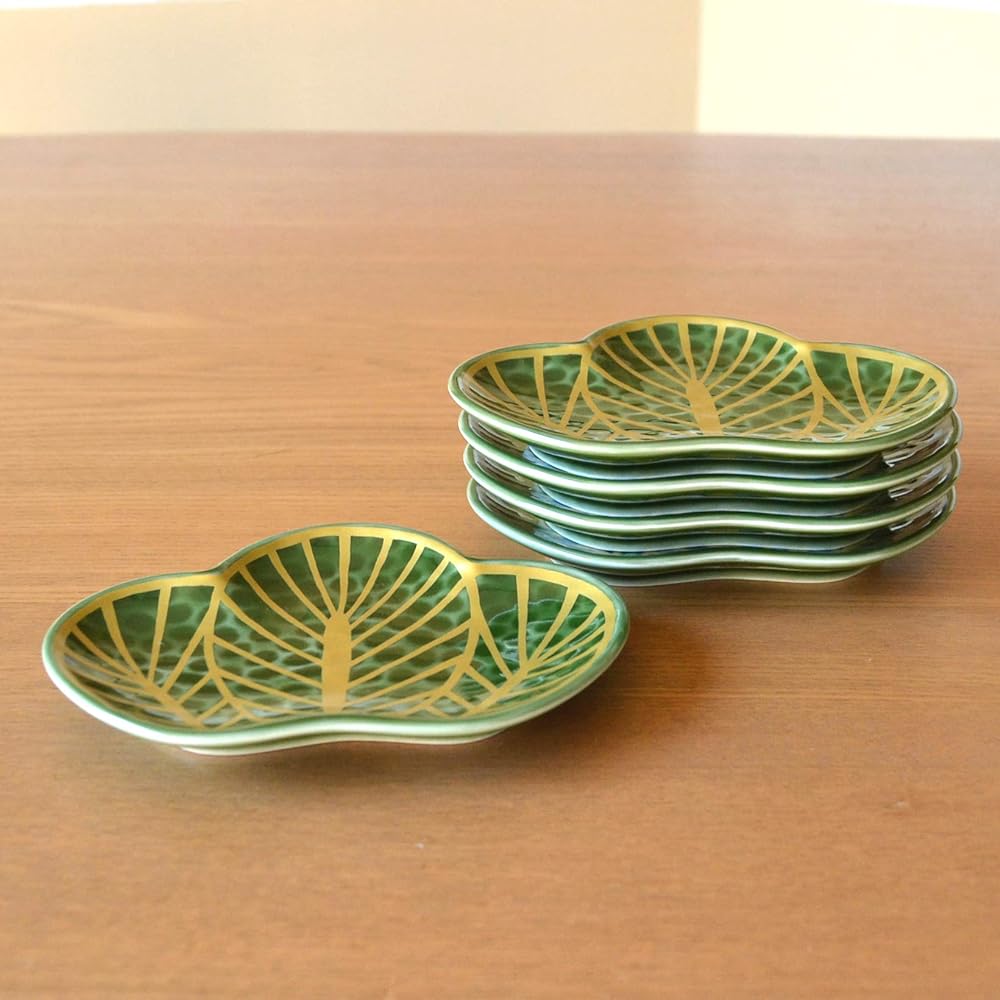 New Year tableware, Japanese tableware, small plates, pine needles, lucky charms, Arita ware, pine needles (green), small plates, set of 5, gift box included