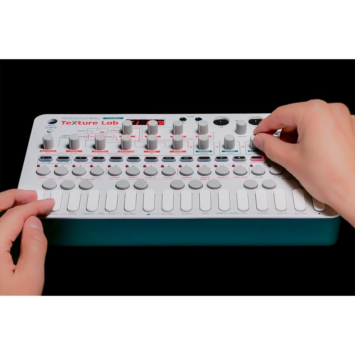 ONICWARE LIVEN Texture Lab [Granular Synthesizer/Effector] 4 voices, equipped with a majestic shimmer reverb that stacks reverberation layers over an octave, 128-step sequencer that can dynamically record each parameter, battery powered, built-in speaker