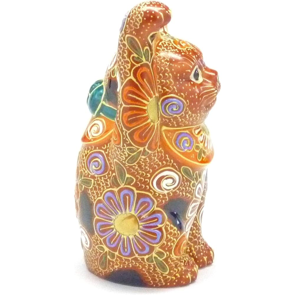 Kutani ware ``Maneki Neko'' Deco Mori No. 4 in a baked painted wooden box stand