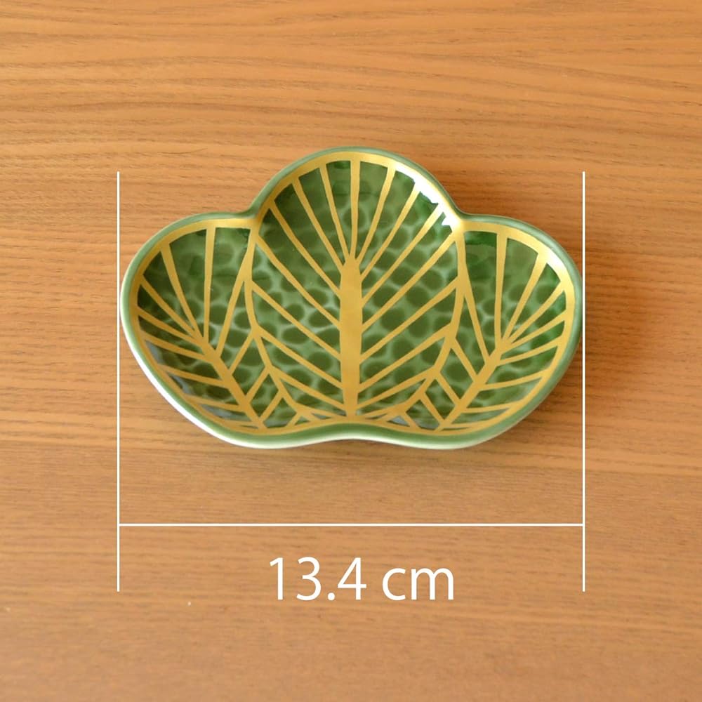 New Year tableware, Japanese tableware, small plates, pine needles, lucky charms, Arita ware, pine needles (green), small plates, set of 5, gift box included