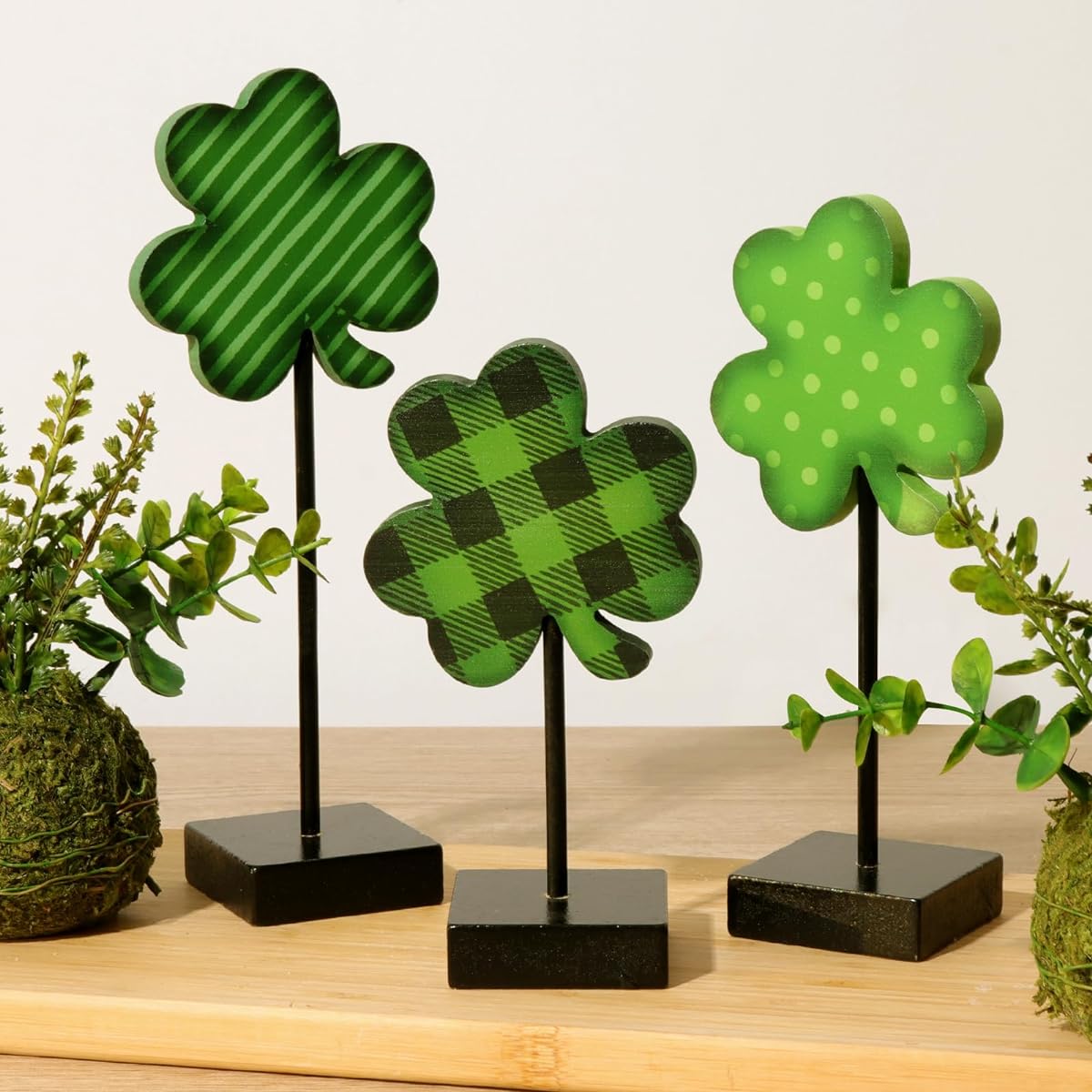 Treory St Patricks Day Decorations Lucky Shamrock Wooden Sign On Stand Irish Wood Centerpiece Table Decor Freestanding Shamrock Sign St Patricks Day Decor Gift Desk Party Home
