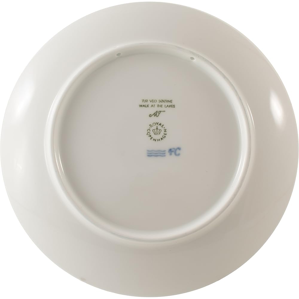 Royal Copenhagen Year Plate Christmas Plate 2017 2017 Lakeside Walk 1901117 [Parallel Import] 1901117