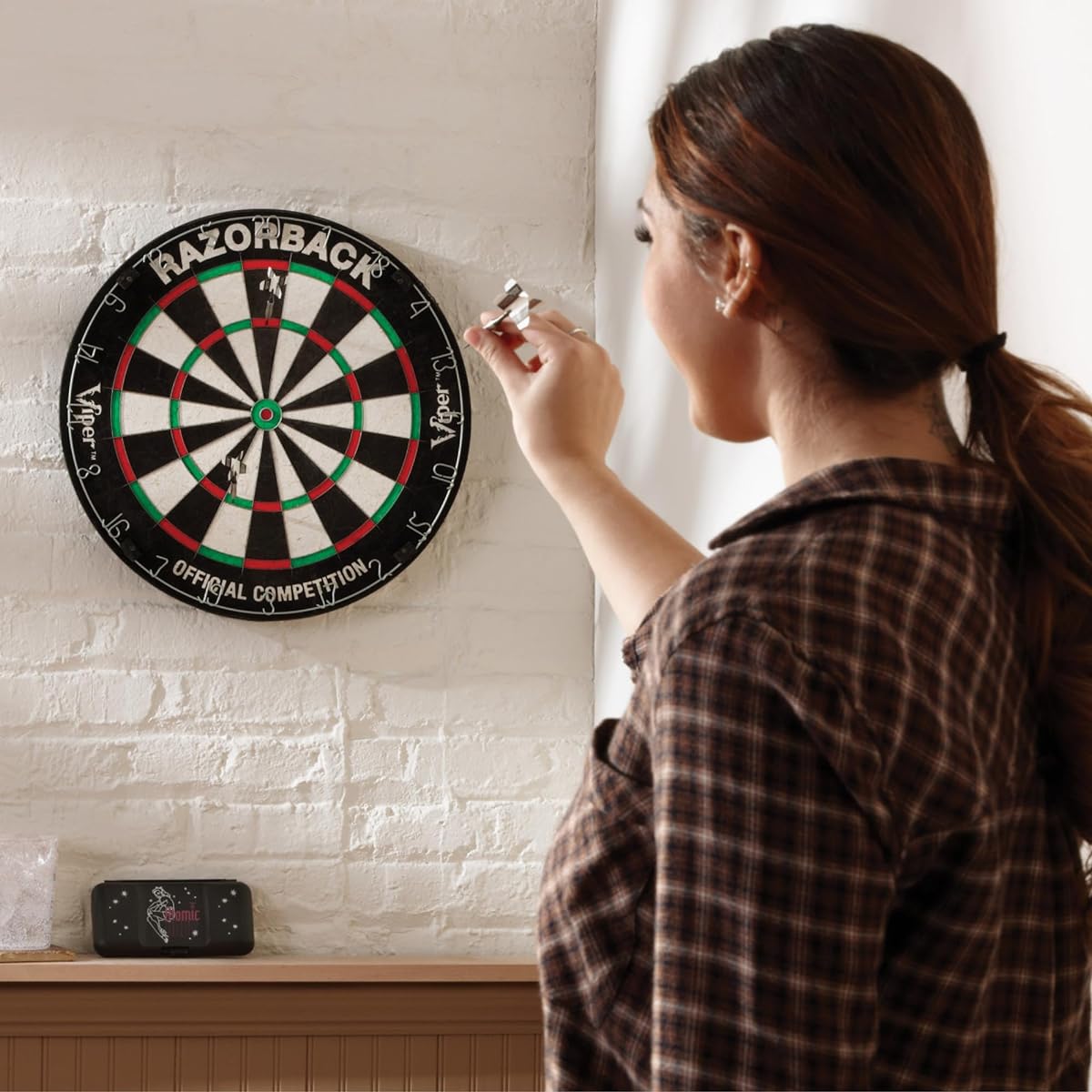 Viper Razorback Official Competition Bristle Steel Tip Dartboard Set with Staple-Free Razor Thin Metal Spider Wire for Increased Scoring, Reduced Bounce Outs; Self-Healing Premium-Grade Sisal Board 141［並行輸入］