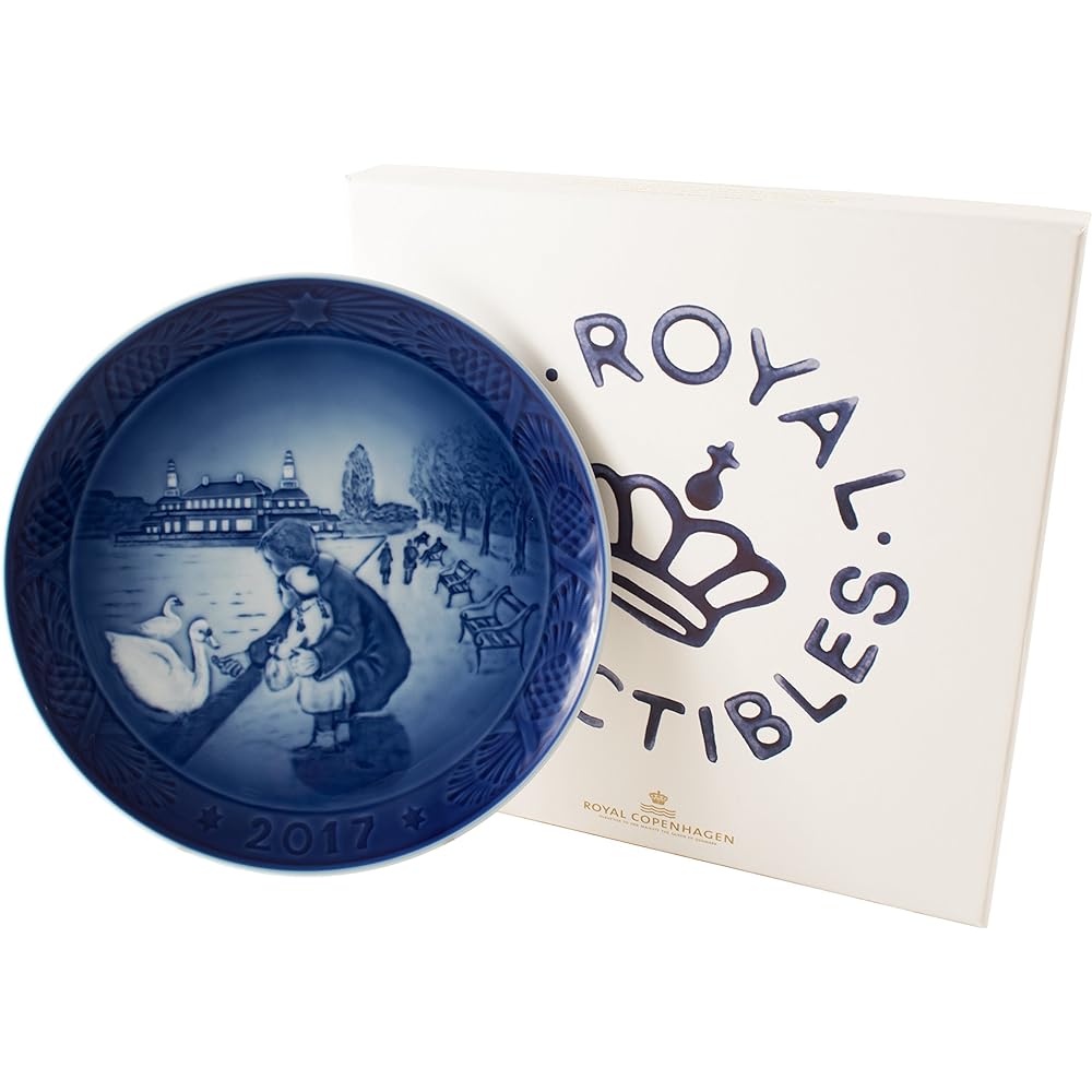 Royal Copenhagen Year Plate Christmas Plate 2017 2017 Lakeside Walk 1901117 [Parallel Import] 1901117