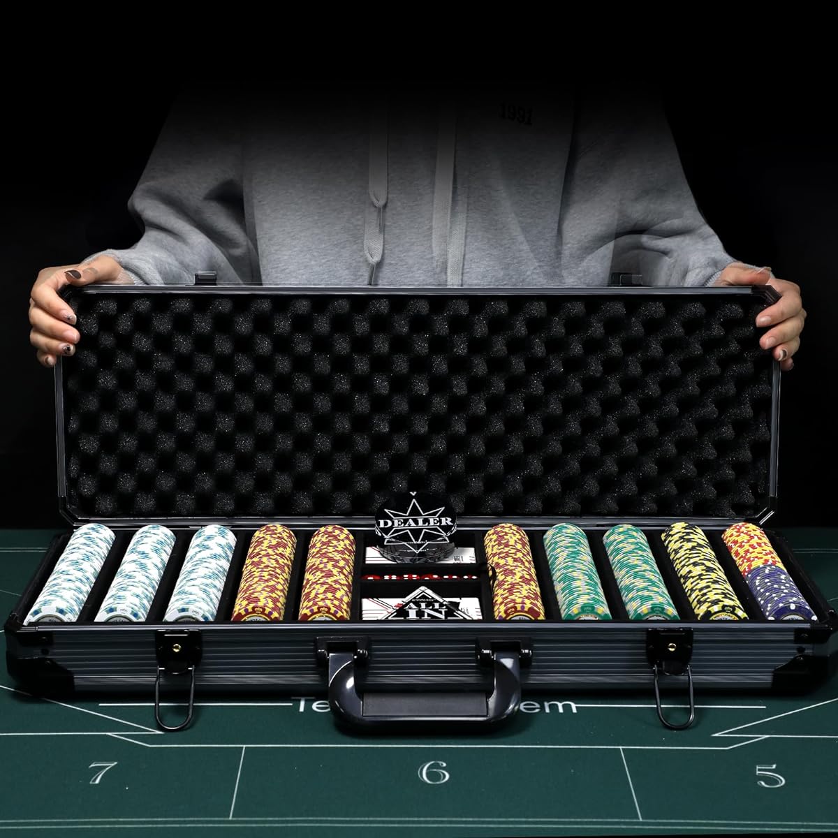 JIESITE Clay Poker Chip Set 14g 500 Poker Chips 39mm High-End Aluminum Carry Case/Plastic Playing Cards/2 Pairs Dealer Button for Poker Game Blackjack Texas Hold'em