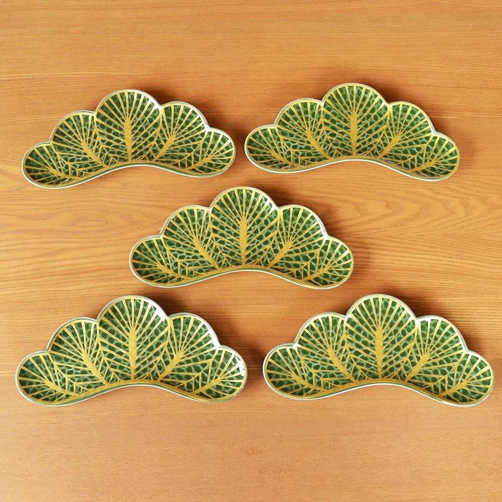 New Year tableware, appetizer plate, Japanese food serving plate, 25cm, Japanese tableware, lucky charm, pine needles, Arita ware, pine needles, green, set of 5, gift box included