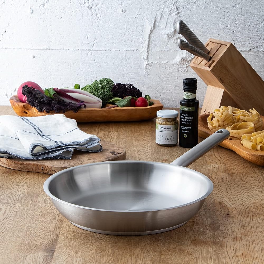 Endo Shoji TKG Stainless Steel Frying Pan 28cm Outer Diameter x Depth (mm) 300 x 50 Bottom Diameter (mm) 221 Mass (kg) 2.00 IH/Gas Fire Compatible Made of aluminum with high thermal conductivity and stainless steel with high heat retention Sandwiched thr