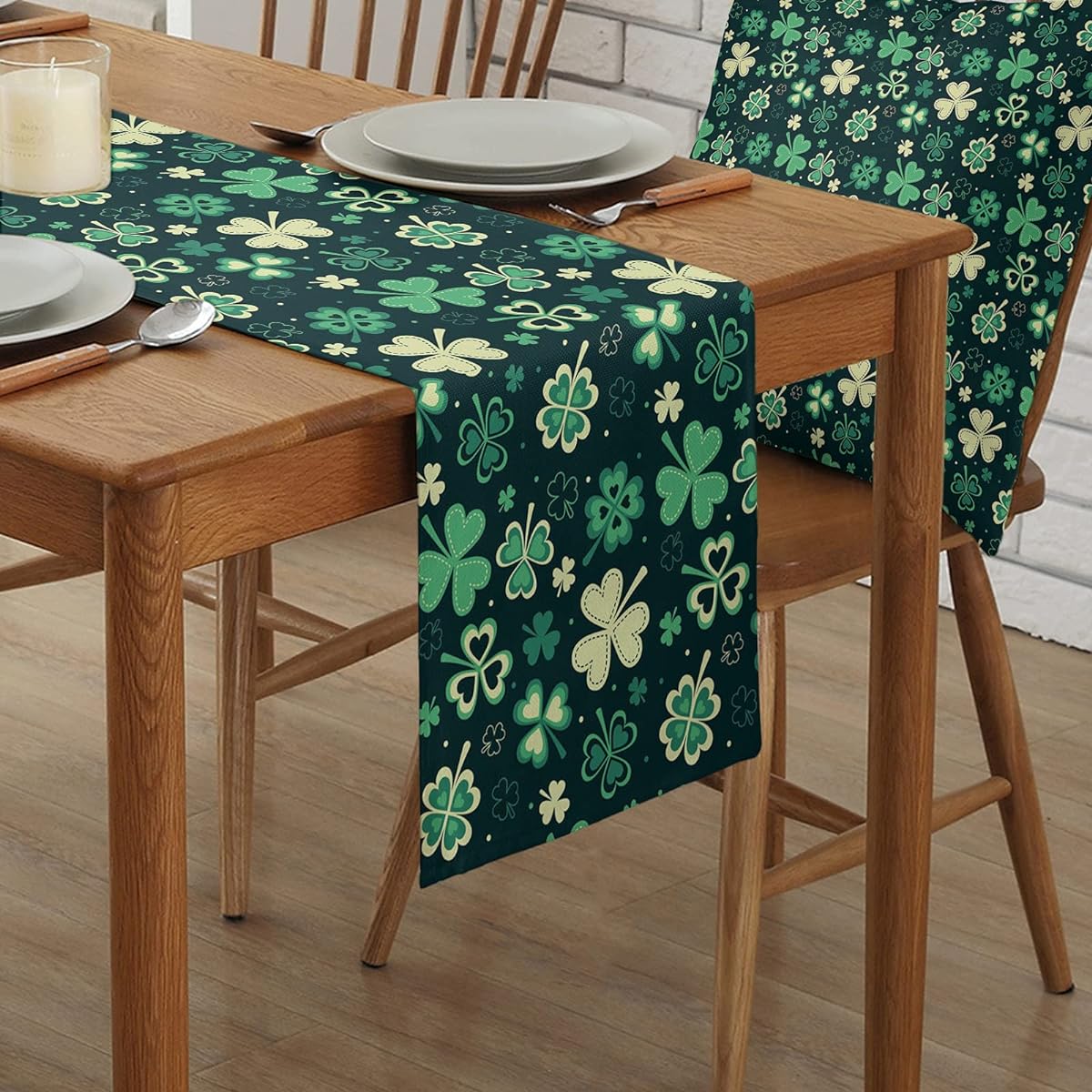 Libaoge Coffee Table Runner St. Patrick's Day Traditional Shamrock Pattern Burlap Table Runner Farmhouse Home Kitchen Decor Craft for Family Dinner/Party/Gathering 13x90 Inch