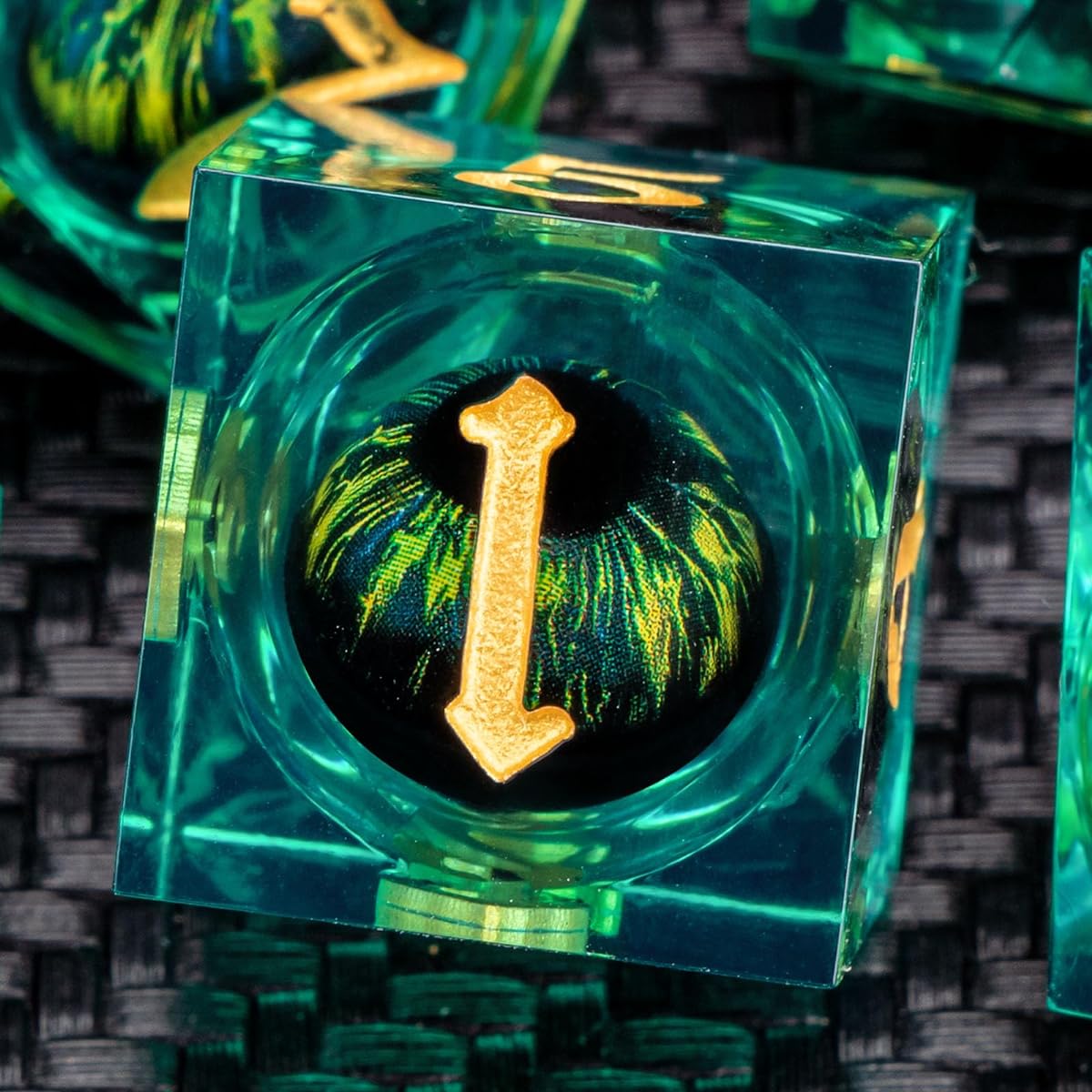 Dungeons and Dragons Dice Set with D&D Box