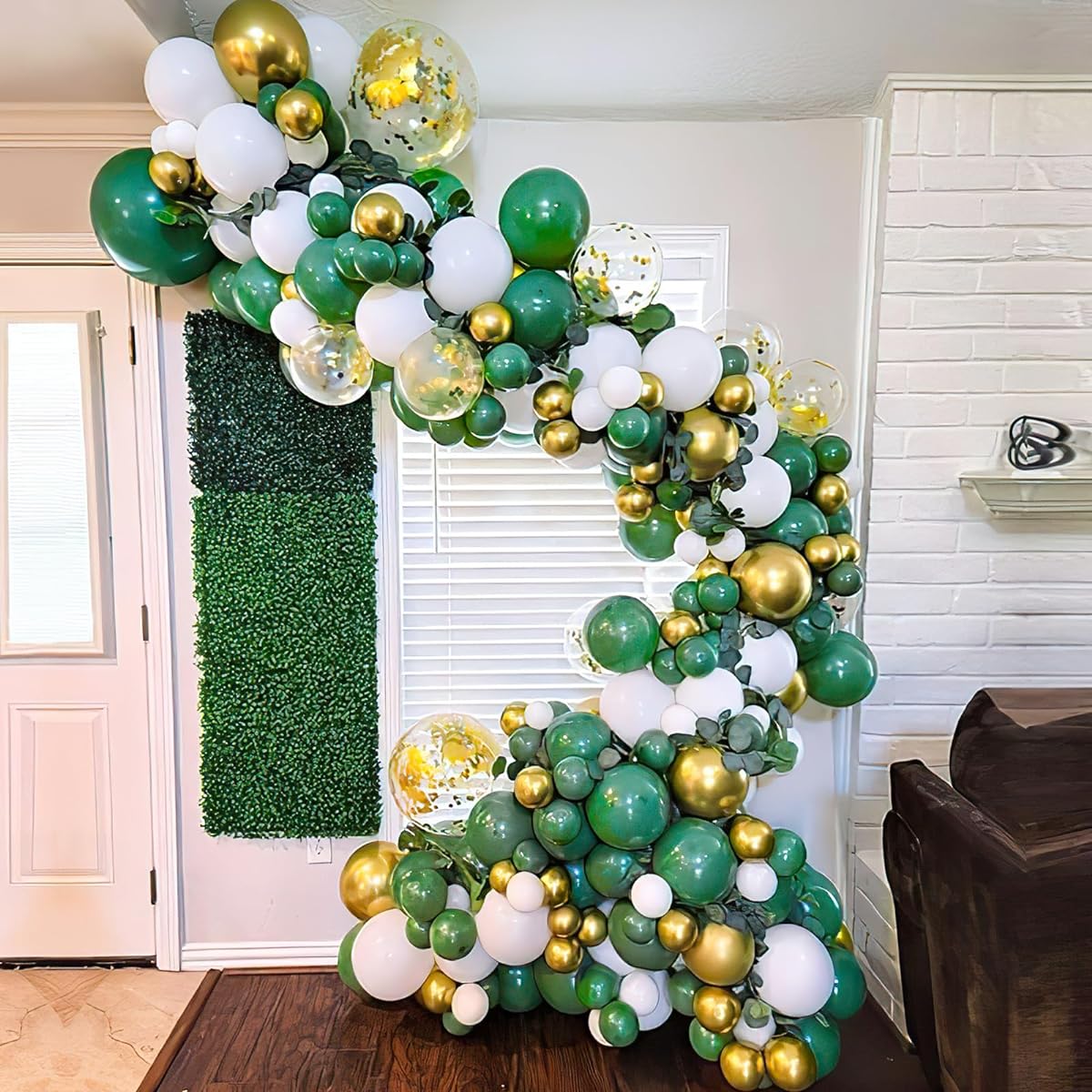 BBeitoo Green and Gold Balloon Garland Kit 70pcs Jungle Theme Party Supplies Green Balloons Metallic Gold Balloons Tropical Leaves Birthday Decor Baby Shower Decorations Neutral