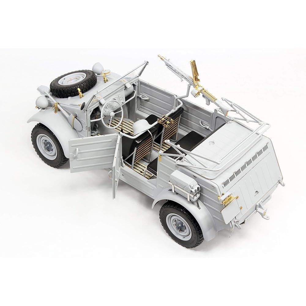 German Level 1/9 German Army Kubelwagen Typ 82 Premium Edition Plastic Model 03500