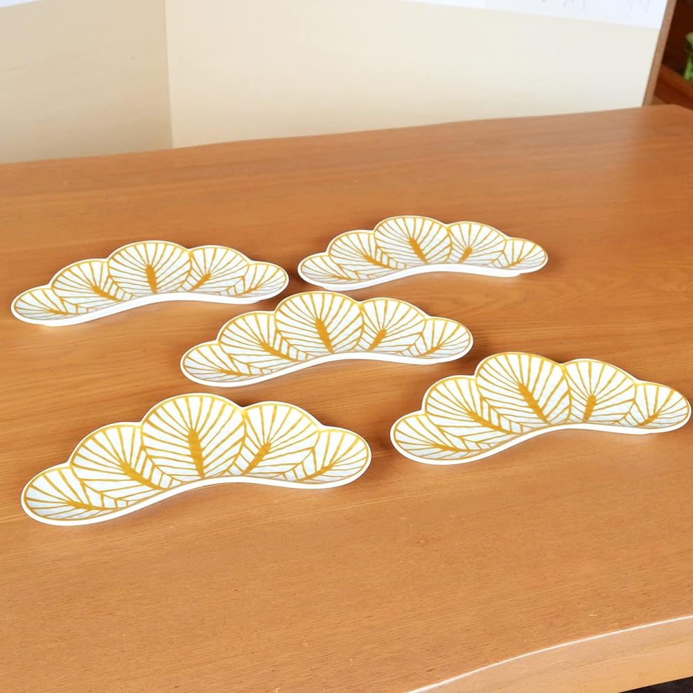 New Year Tableware, Appetizer Plate, Japanese Food Serving Plate, 25cm, Japanese Tableware, Lucky Charm, Matsuba, Arita Ware, Yukimatsuba, White, Set of 5, Presentation Box Included