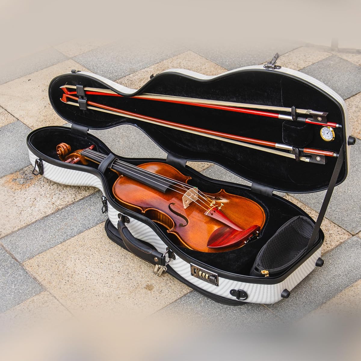 Christina A qinfubao with a hygrometer installed inside a carbon fiber random violin case