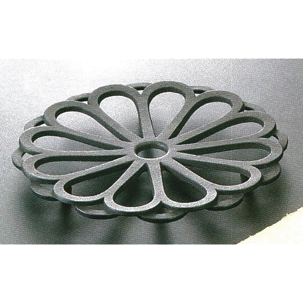 Iwachu Kamashiki Ring Chrysanthemum (Large) Black Nanbu Ironware 17030