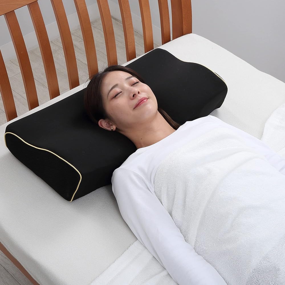 RIZAP Pillow For those who often sleep on their side Supports turning over while sleeping Ledge shape gently slopes from the back to the nape of the neck and the back of the head Fits the neck 58X33X13cm Black QH92009411