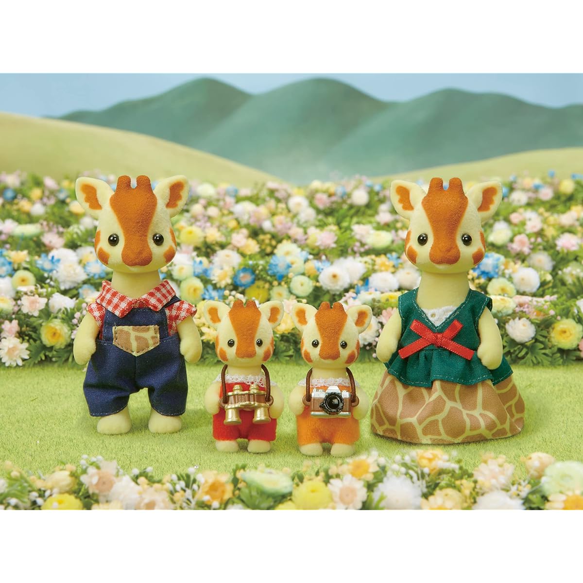 Calico Critters High Branch Giraffe Family, Set of 4 Collectible Doll Figures.