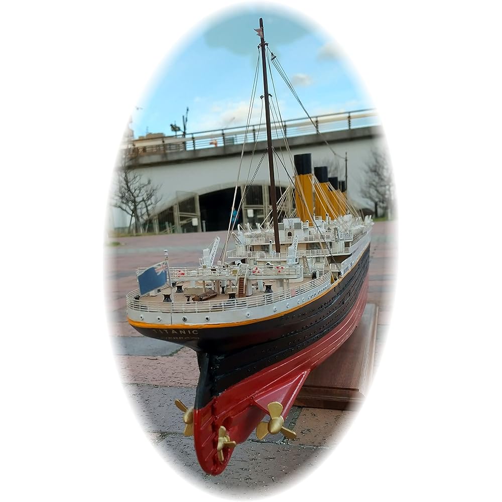 AMATI wooden model assembly kit scale 1:250 "R.M.S. Titanic 1912"