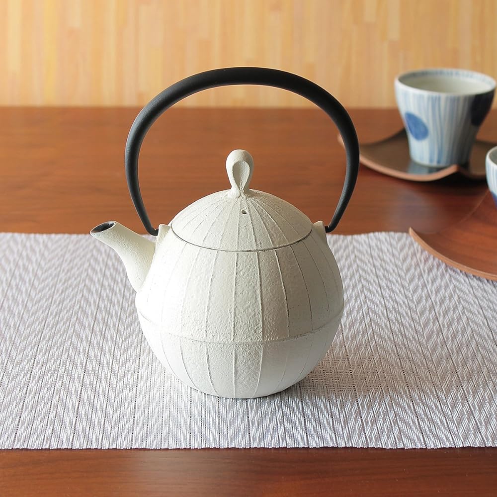 Nanbu Tekki Teapot: Ichichudo Teapot Kurumi 0.5L Premium Ivory W14.5xD11.5xH17.5(cm)