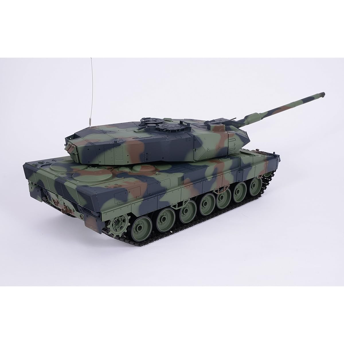 HengLong 1/16 Leopard 2A6 (2.4GHz, plastic caterpillar, BB, sound, smoke spec) 3889-1