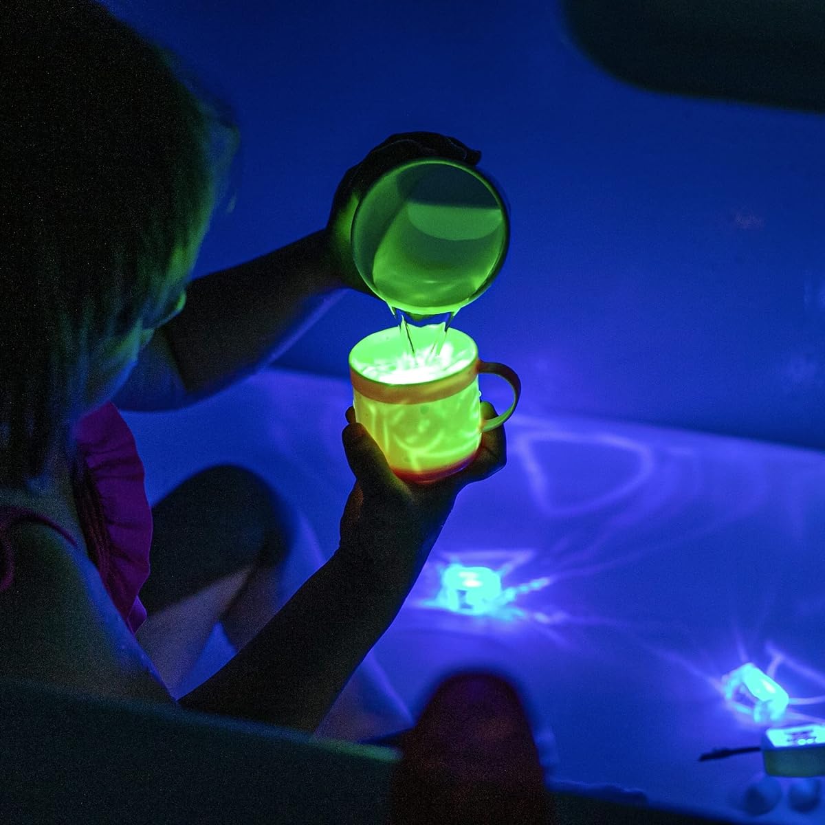Glo Pals Pippa Water Activated Bath Toy with 6 Reusable Light Up Cubes for Sensory Play