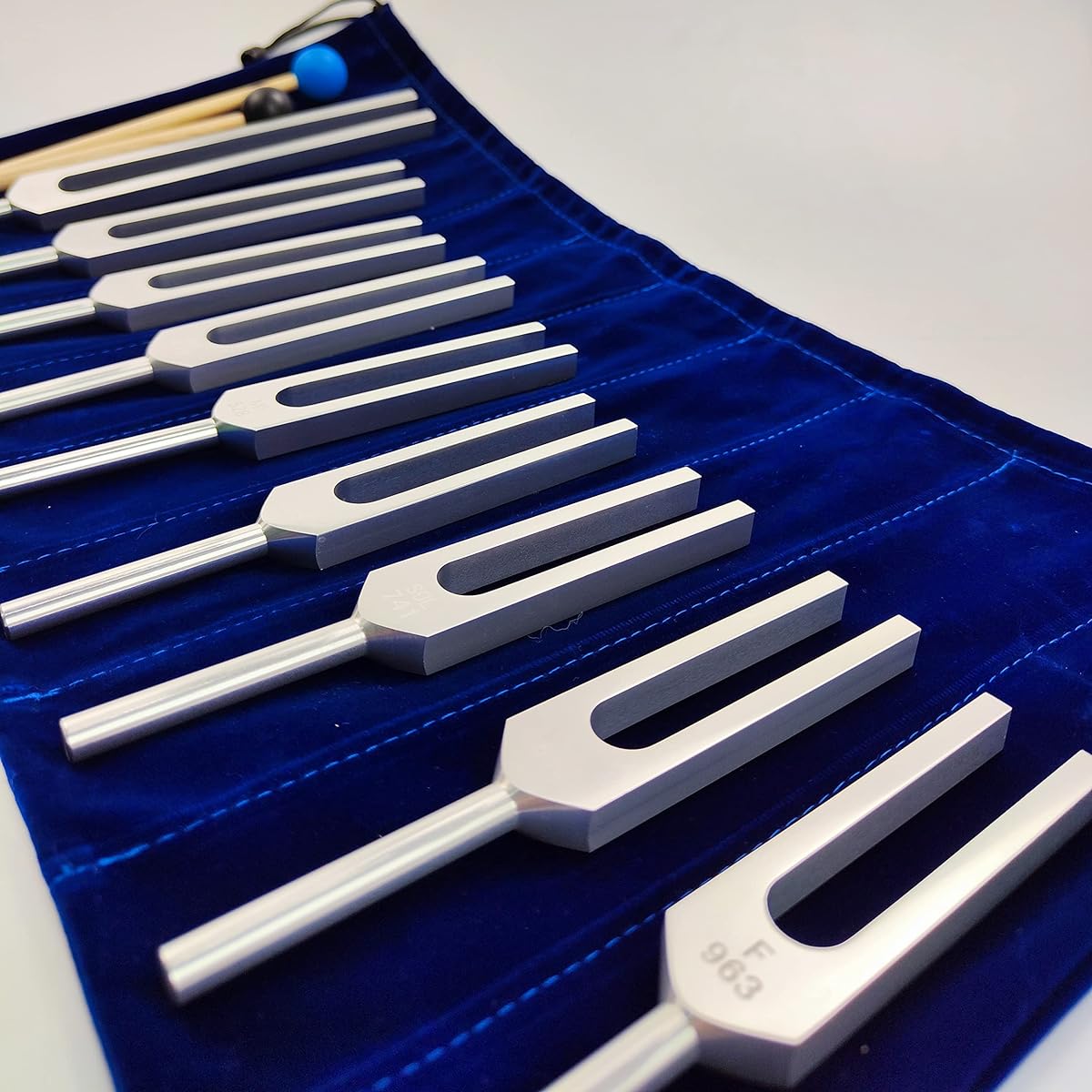 Solfeggio Tuning Folk Set Chakra Healing Sound Therapy Tuning Fork Frequency 528hz Medical Meditation Folk Tool (174 Hz, 285 Hz, 396 Hz, 417 Hz, 528 Hz, 639 Hz, 741 Hz, 852 Hz, 963 Hz)