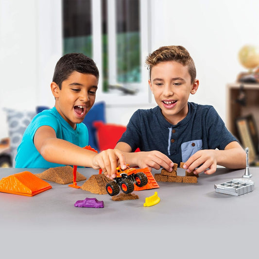 Monster Jam, El Toro Loco Monster Dirt Deluxe Set with 16oz Monster Dirt and Official 1:64 Scale Die-Cast Trucks