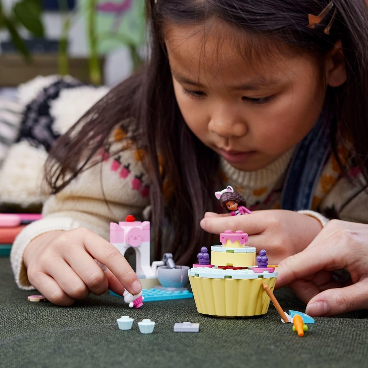 LEGO Gabby's Dollhouse Baky Cake Fun 10785 Building Toy Set for Fans of the DreamWorks Animation Series - Pretend Play Kitchen Oven Giant Cupcake Decorating - Gift for Ages 4+