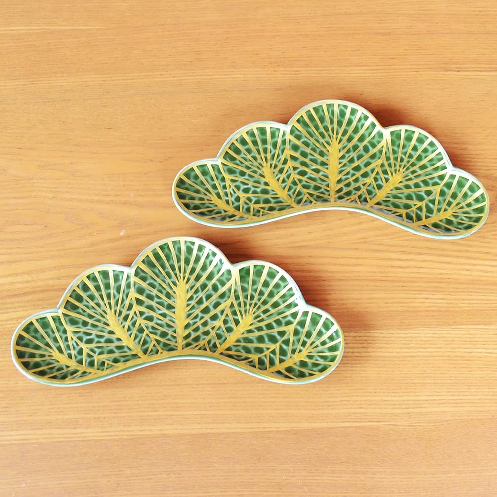 New Year Tableware, Appetizer Plate, Japanese Food Serving Plate, 25cm, Japanese Tableware, Lucky Charm, Matsuba, Arita Ware, Sachi Matsuba, Green, Set of 2, Pair