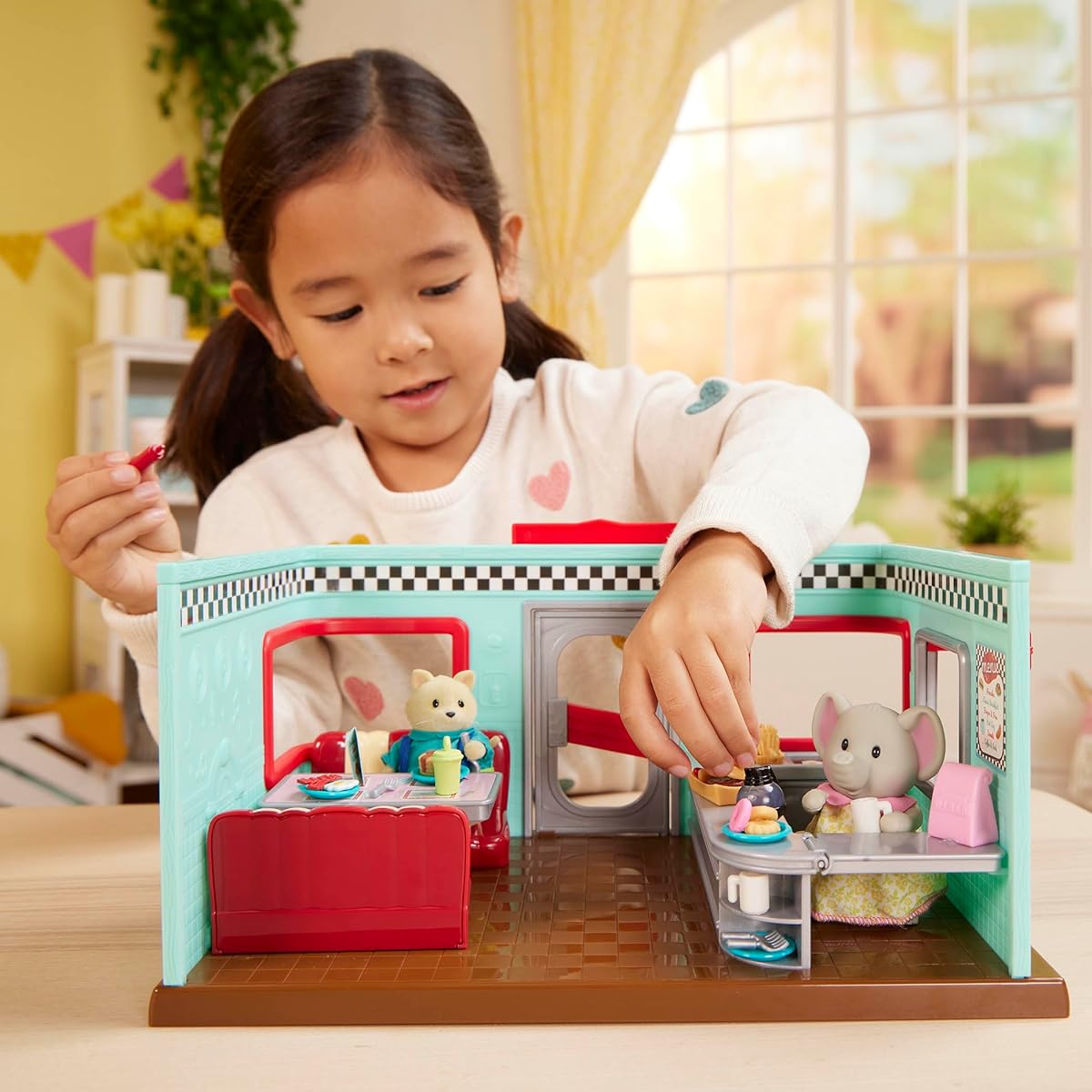 Li'l Woodzeez - Toy Playset - Restaurant Playset - Small Figurine Playset - Diner Playset - Small Playset with Accessories - Li'l Nibbles Drive Thru Diner