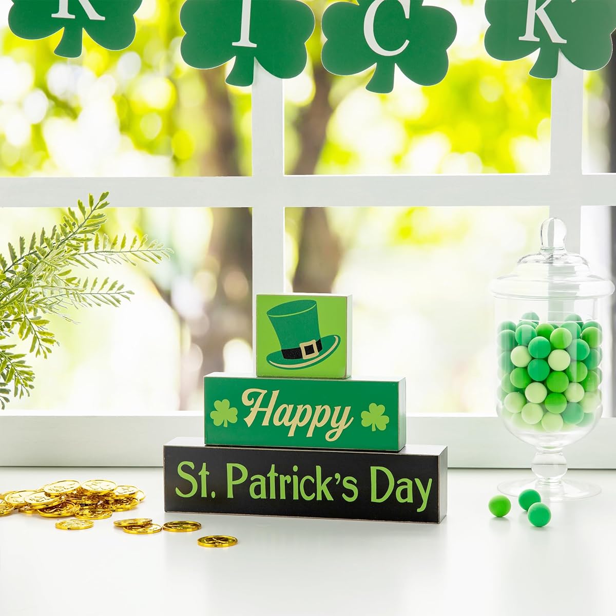 Glitzhome St. Patrick's Day Wood Block 7.5" Tall Happy St. Patrick's Day Wood Sign Farmhouse Wood Block St. Patrick's Day Table Decor Antique Table Sign Home Decor