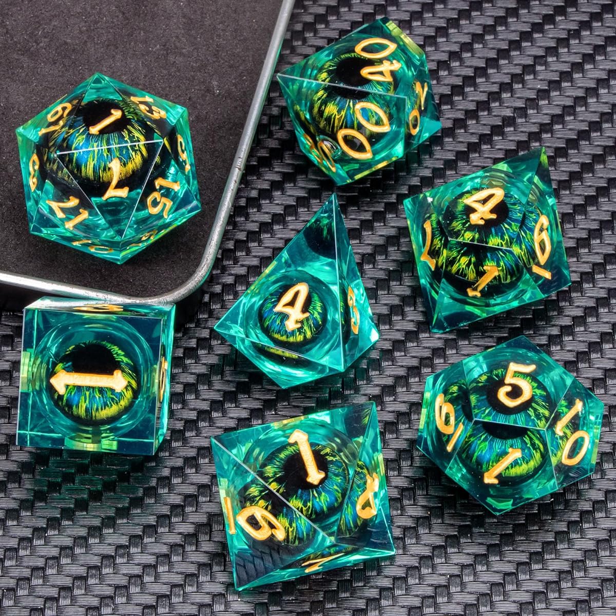 Dungeons and Dragons Dice Set with D&D Box