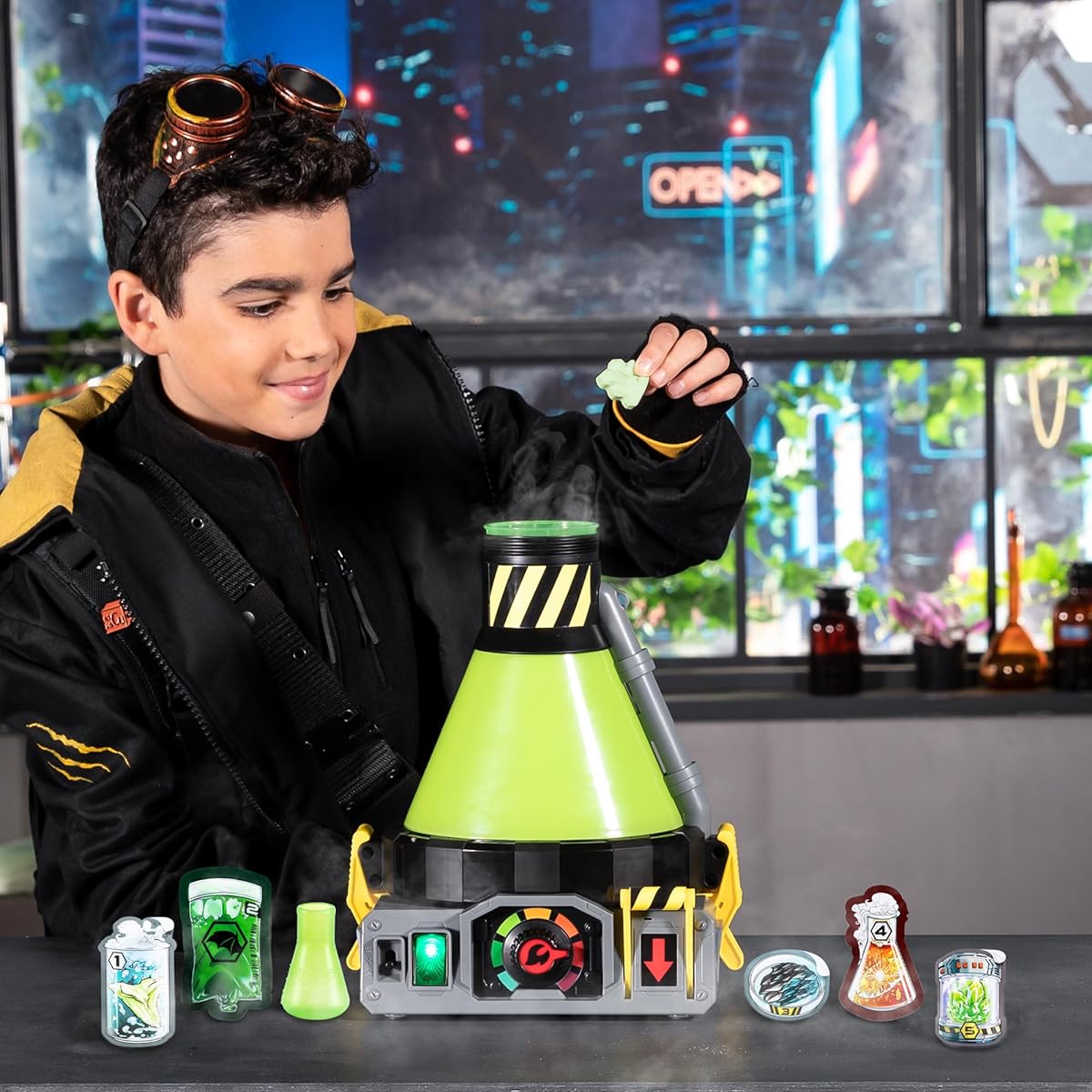 Beast Lab – Shark Beast Creator. Add Ingredients & Follow The Experiment's Steps to Create Your Beast! with Real Bio Mist & 80+ Lights, Sounds and Reactions – Shark Style May Vary