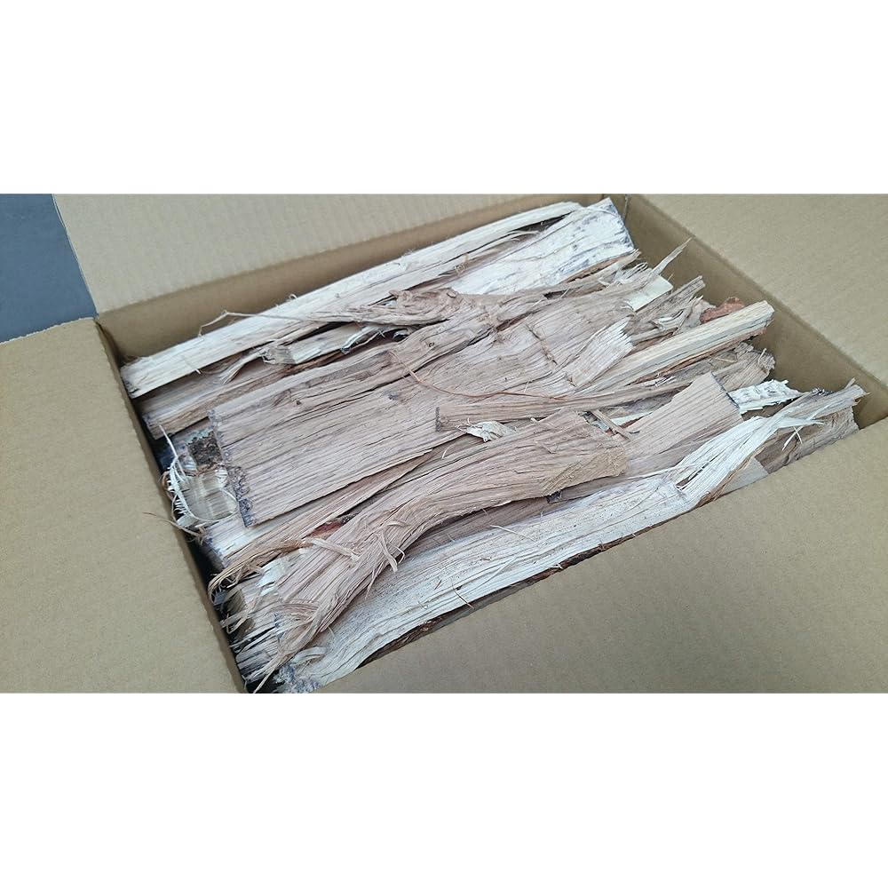 Small pieces of firewood - Great for light bonfires and kindling. Fine firewood made of hardwood - Suzutomo Forestry] (Length 36cm, Capacity approx. 28L [Weight around 7.5kg])