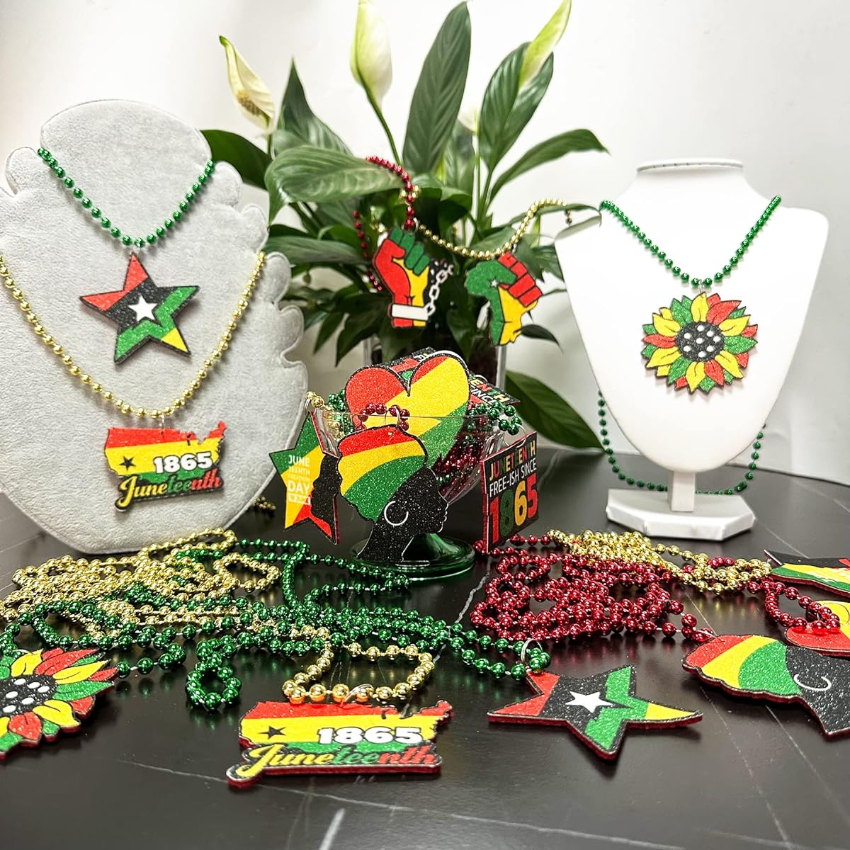 VLUV 18pcs Happy Juneteenth Party Favors Beaded Necklaces Metallic Bead Necklaces Juneteenth Freedom Independence Day Patriotic Party Favors Decoration Supplies (9 Designs), 80cm, Plastic, PS