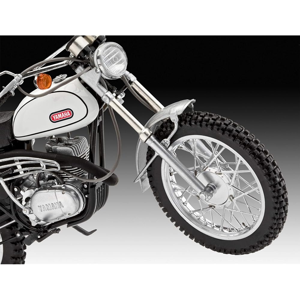 German Level 1/12 Yamaha 250 DT-1 Plastic Model 07941