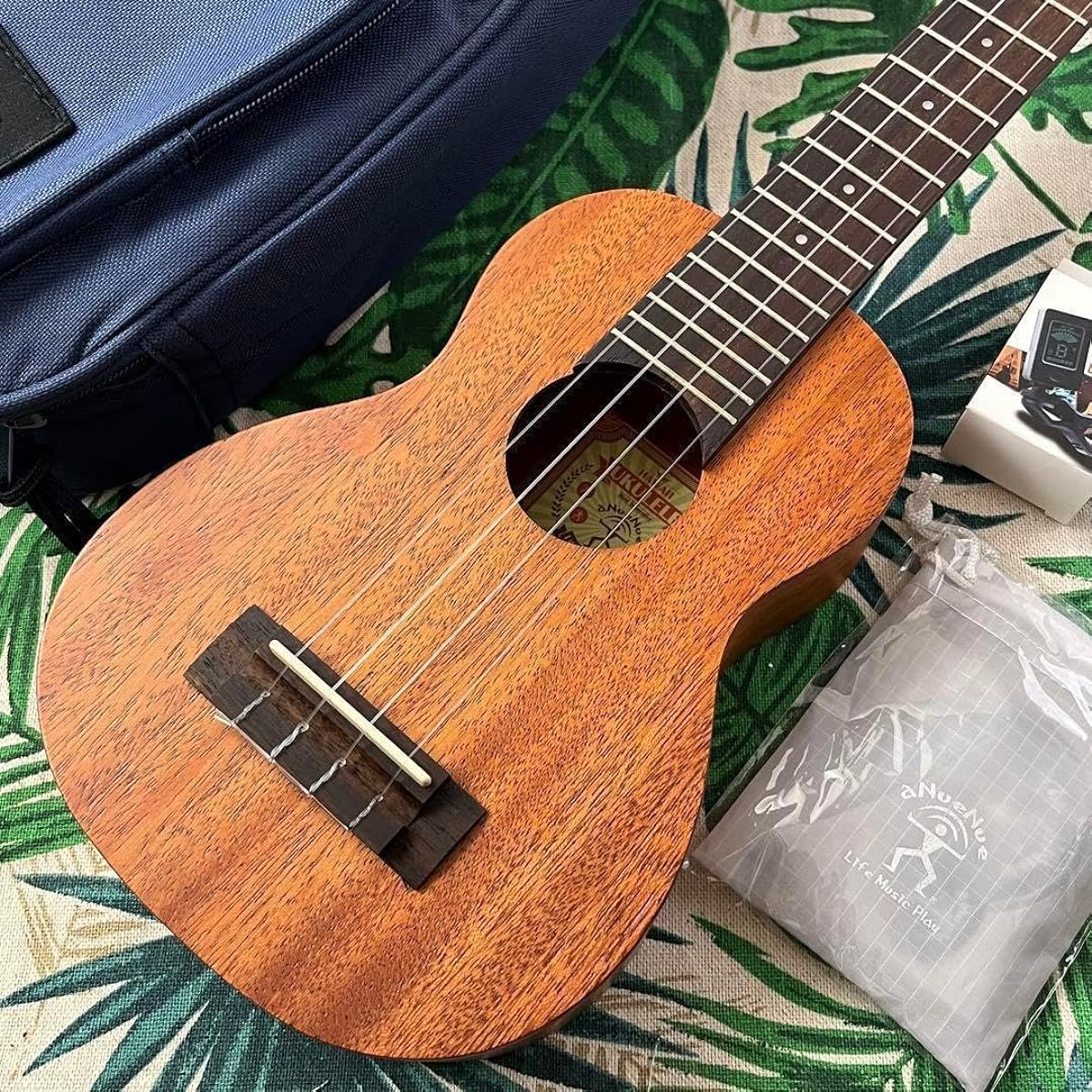 aNuenue U-1 Mahogany Wood Beginner's Ukulele Set Soprano