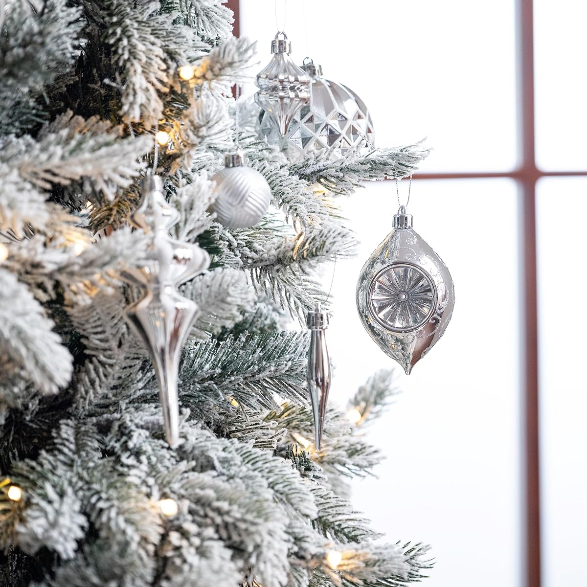 Valery Madelyn 50pcs Frozen Winter Silver and White Christmas Ball Ornaments, Shatterproof Christmas Tree Ornaments, Value Pack for Christmas Decorations