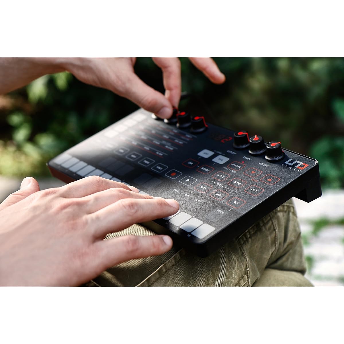 IK Multimedia UNO Synth Compact Analog Synthesizer Battery/USB Powered IP-UNO-SYNTH-IN [Domestic Genuine Product]