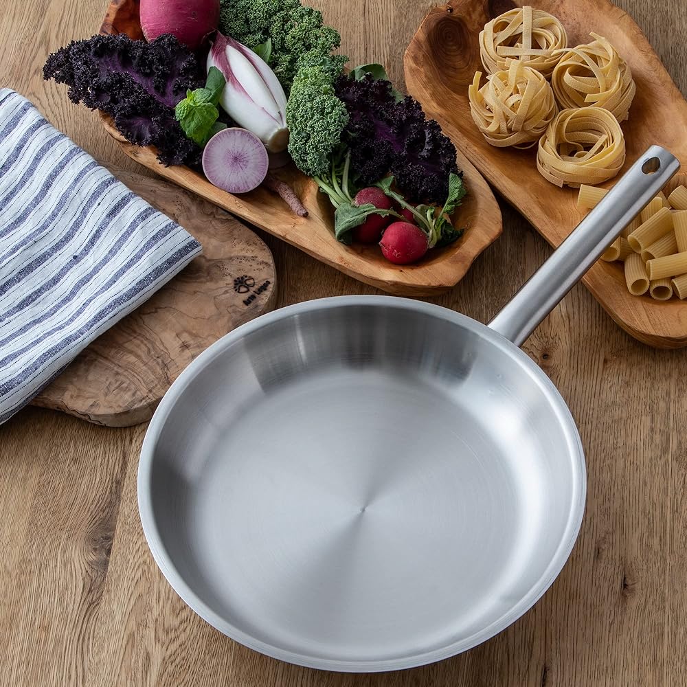Endo Shoji TKG Stainless Steel Frying Pan 28cm Outer Diameter x Depth (mm) 300 x 50 Bottom Diameter (mm) 221 Mass (kg) 2.00 IH/Gas Fire Compatible Made of aluminum with high thermal conductivity and stainless steel with high heat retention Sandwiched thr