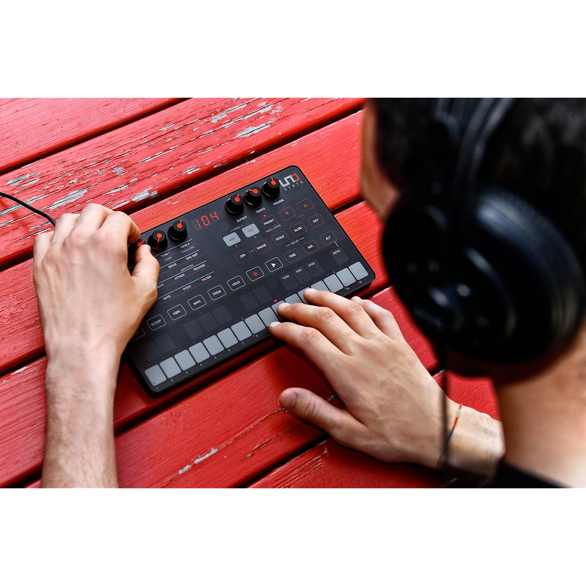 IK Multimedia UNO Synth Compact Analog Synthesizer Battery/USB Powered IP-UNO-SYNTH-IN [Domestic Genuine Product]
