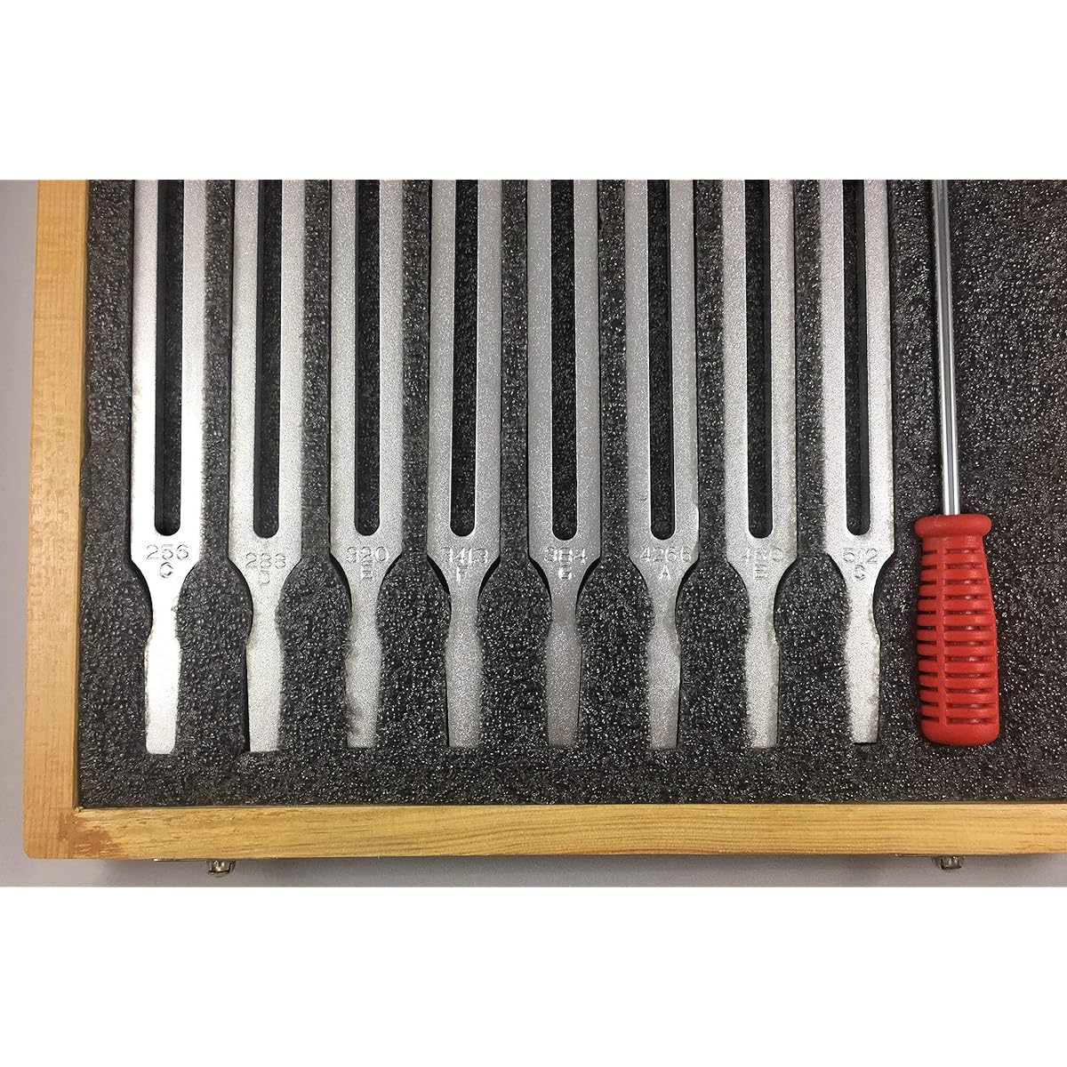Tuning fork set of 8 aluminum with actuator (256HzC) 288Hz(D) 320Hz(E) 341.3Hz(F) 384Hz(G) 426.6(A) 480(B) 512(C)