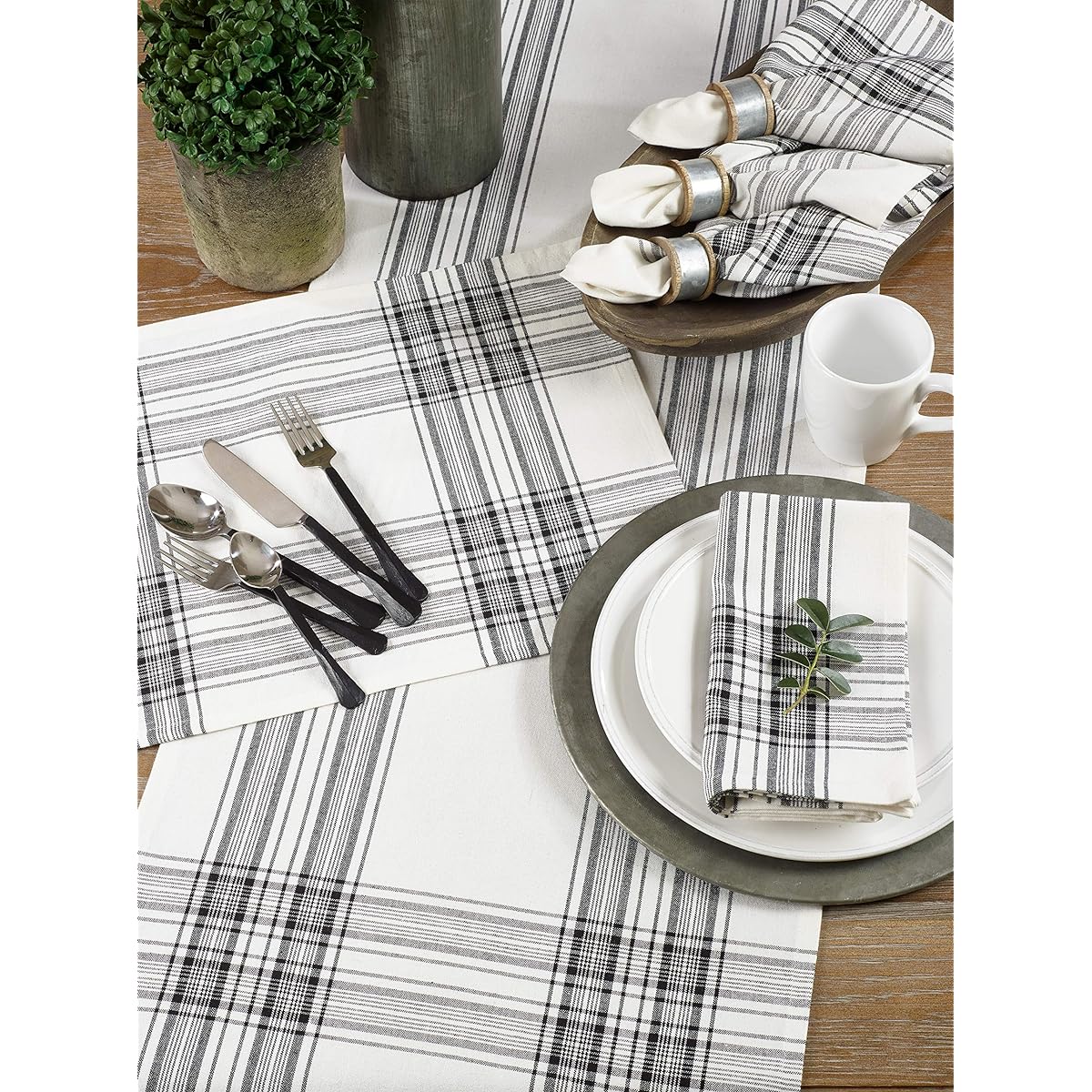Checkered cotton table runner