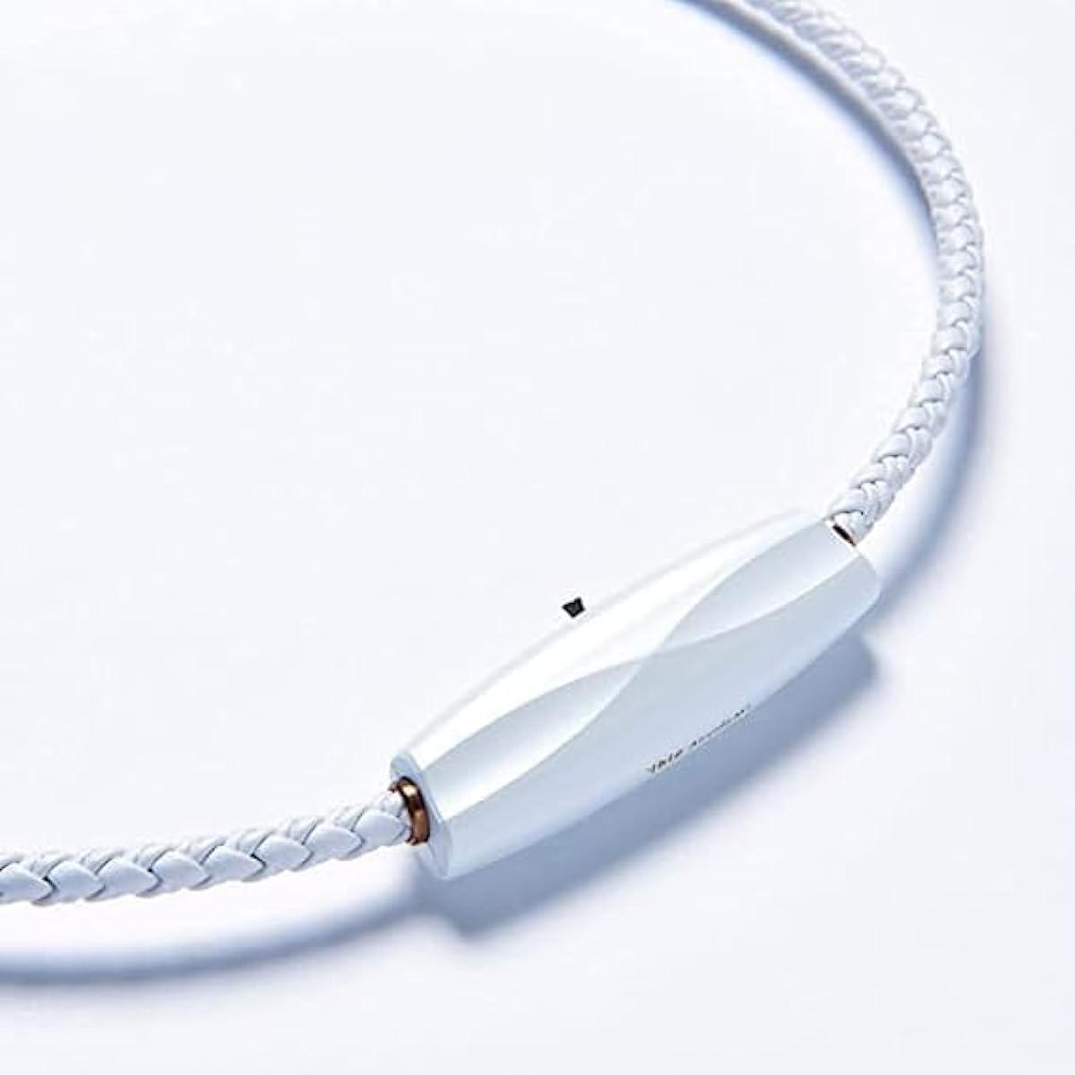 [Spring Sale] Buy one M1 (white) and get one L1 (black) free. Airvida M1 Neck-type Negative Ion Air Purifier (White)