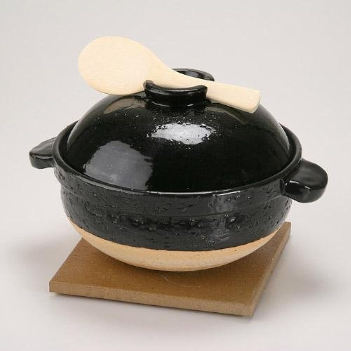 Made in Japan Iga ware Hasenen Kamado-san 3-cup cooker was introduced on TV.