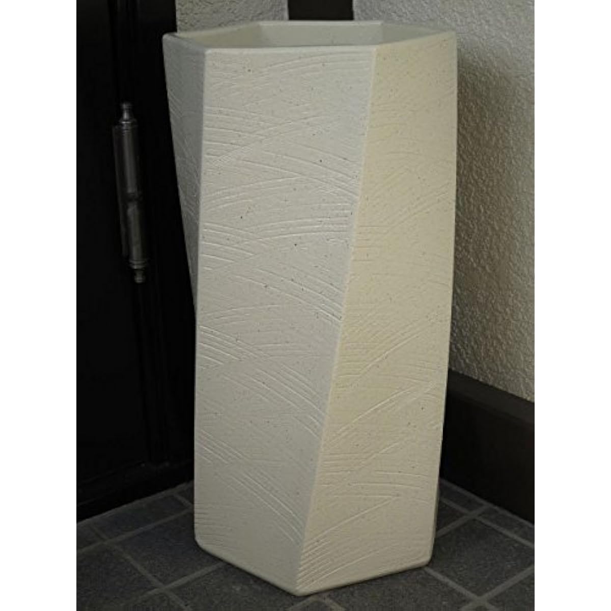 [Ceramic umbrella stand] [Made in Japan] [Shigaraki ware] White twist hexagonal umbrella stand