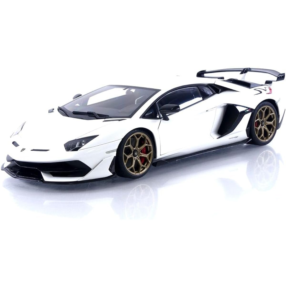AUTOart 1/18 Lamborghini Aventador SVJ Pearl White Finished Product