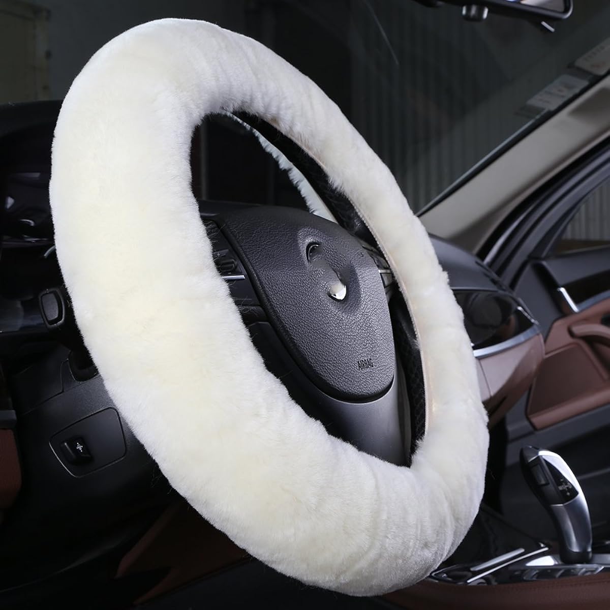 OGLAND Fluffy Natural fur Wool Skin Skin Car hand handle cover Universal steering wheel 35cm ~ 42cm Non -slip, comfortable, luxurious, soft texture (cream white)